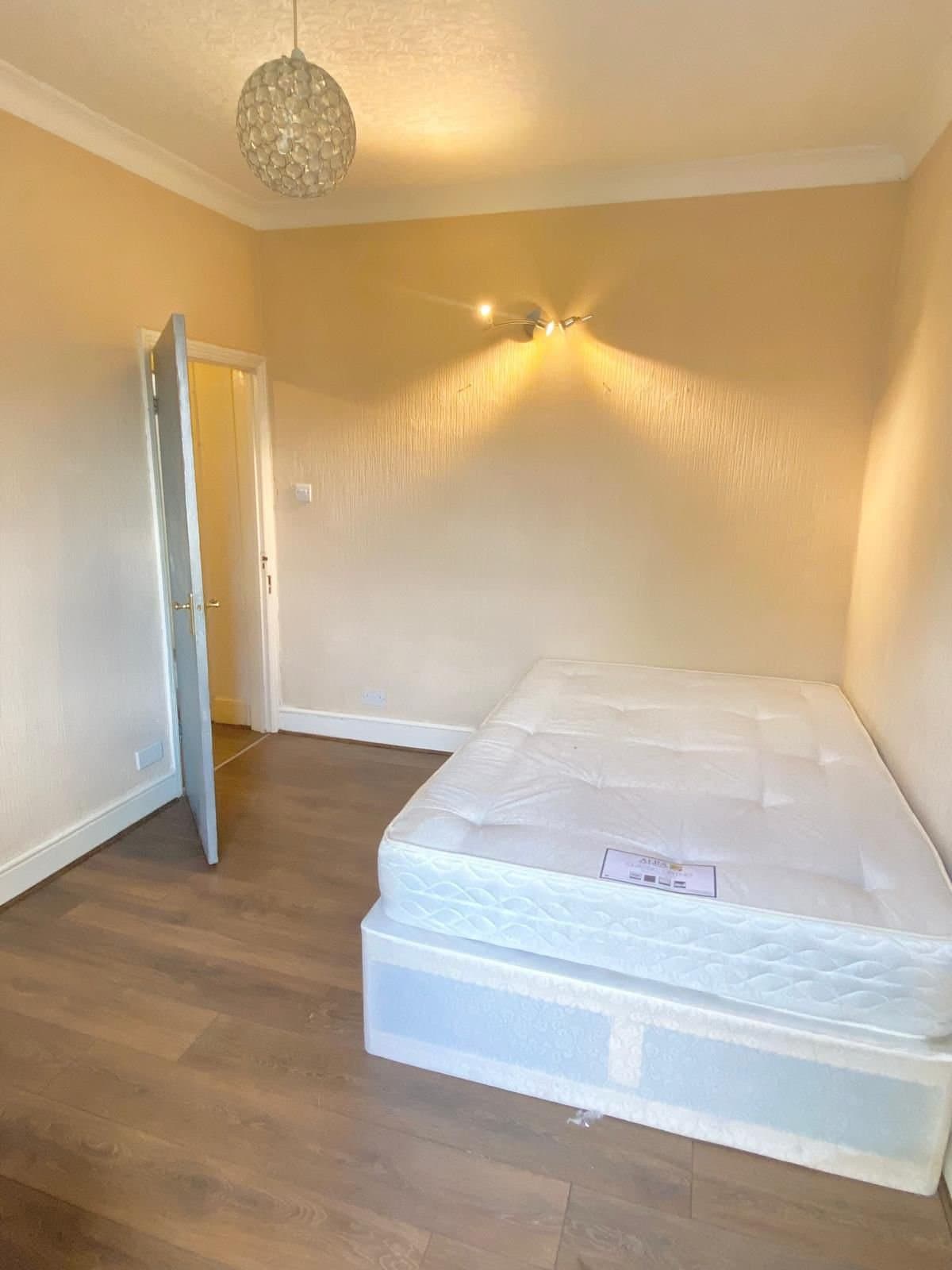 Quarto Double em Seven Sisters, N15 3ST