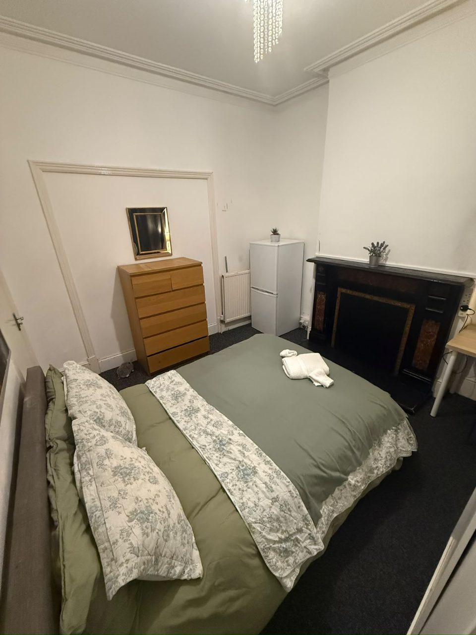 Quarto de Casal em Willesden Green, Casselden Road Nw10 8qr, NW10 8QR