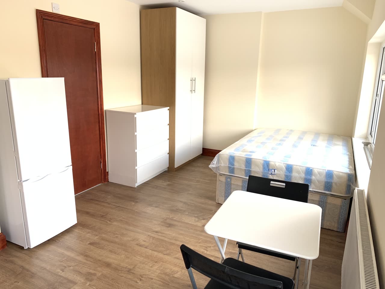 Studio em Neasden, 77 Crest Road, NW2 7LY