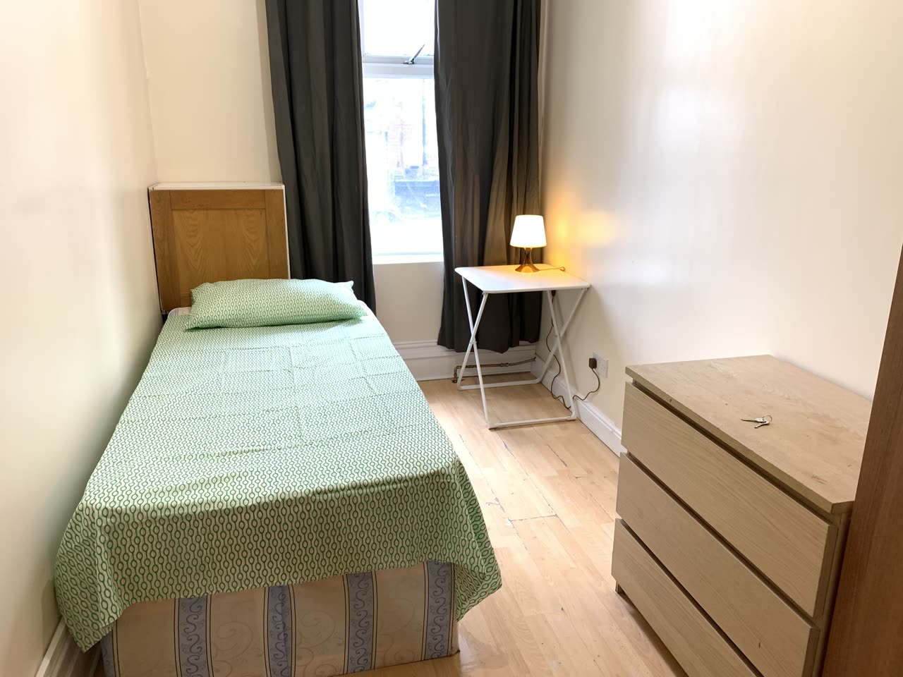 Quarto de Solteiro em Harlesden, 5A Park Parade, NW10 4HJ
