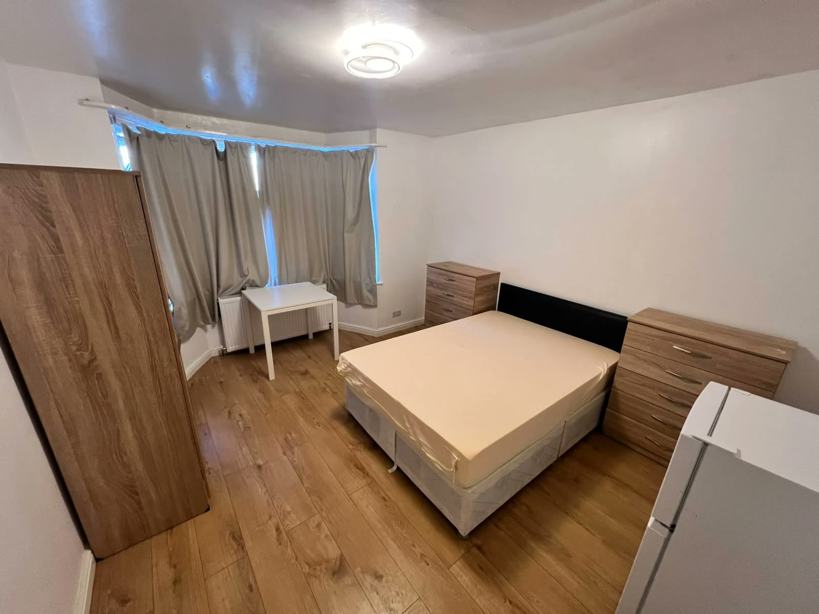 Quarto de Casal em Neasden, 9 Walton Close, NW2 6EQ