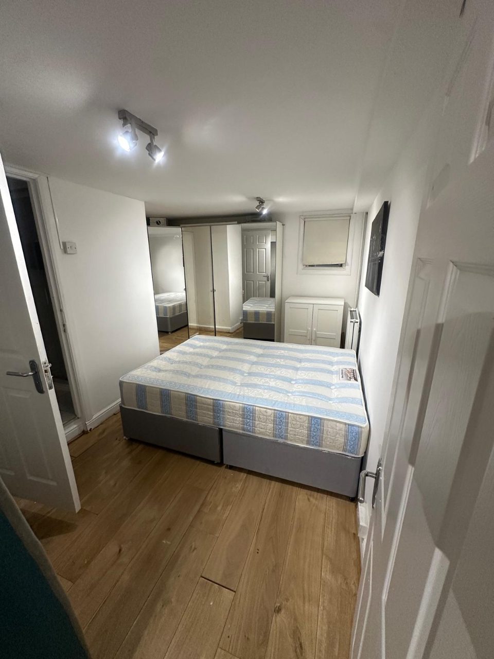 Apartamento em Dollis Hill, 129 Burnley Road, NW10 1EQ