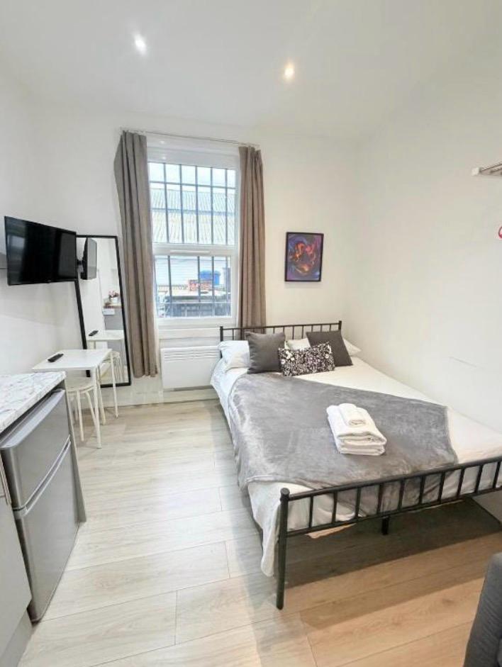 En Suite em HOLLOWAY, 32 Seven Sister Rd, N7 6AG